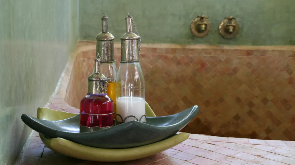 Blue Tiles & Gold Bowls: Capturing the Perfect Istanbul Memory